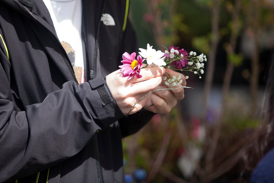 Make a crown from leaves or petals